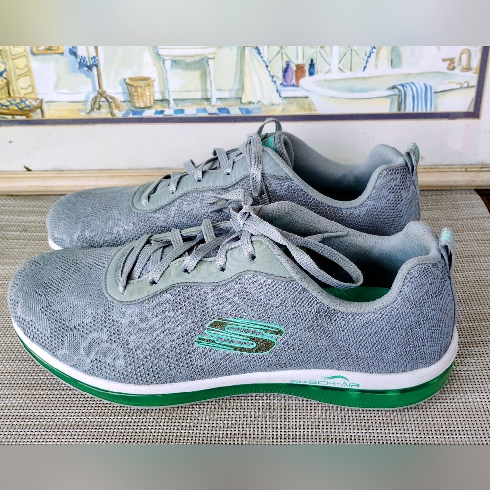 Skechers "Skech-Air Element-Walkout" Gray Floral Knit/Mint Casual Shoe. Size 9.5